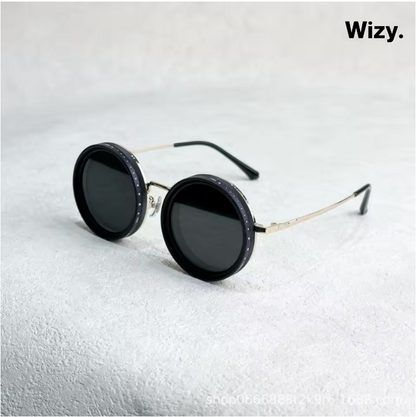 Gafas de sol con lentes negras ajustable