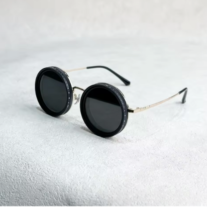 Gafas de sol con lentes negras ajustable