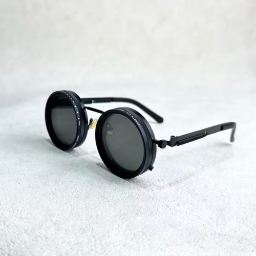 Gafas de sol con lentes negras ajustable